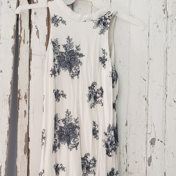 Bundle of 16 Dresses - Picture 14 of 16